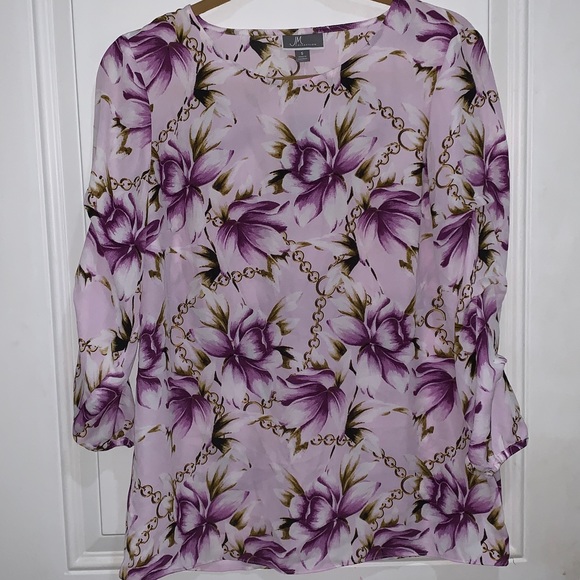NWT! Beautiful Floral Blouse - Picture 2 of 6